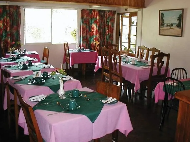 Hotel Moniques Guesthouse Maraval