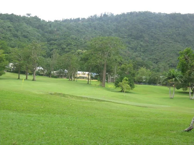 Moniques Guesthouse Maraval 2*,  ترينيداد وتوباغو