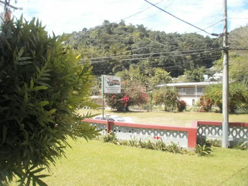 Moniques Guesthouse Maraval