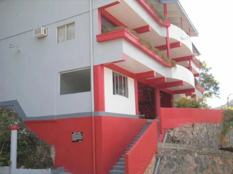 فندق Moniques Guesthouse Maraval