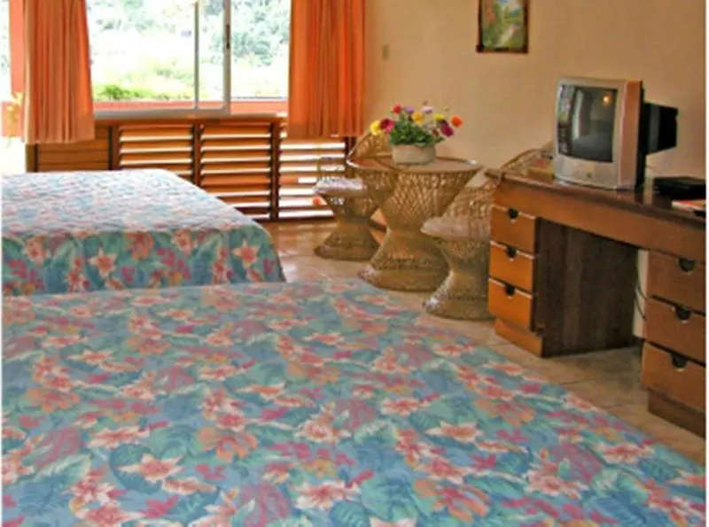 Moniques Guesthouse Maraval