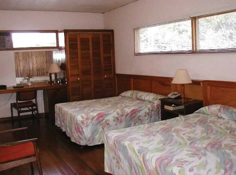 Moniques Guesthouse Maraval
